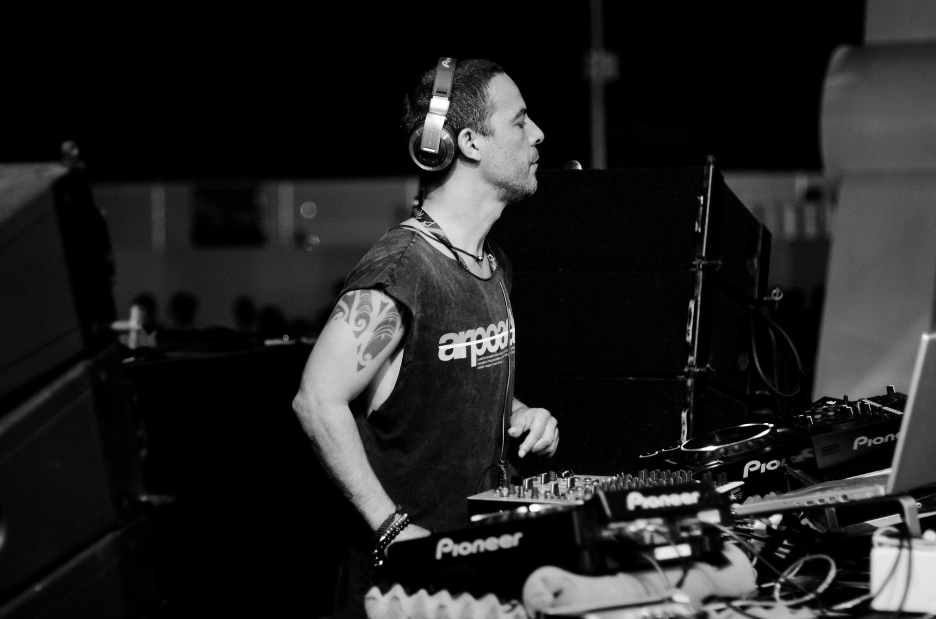 Techno dj set. DJ Вибе. DJ Live. Techno DJ.