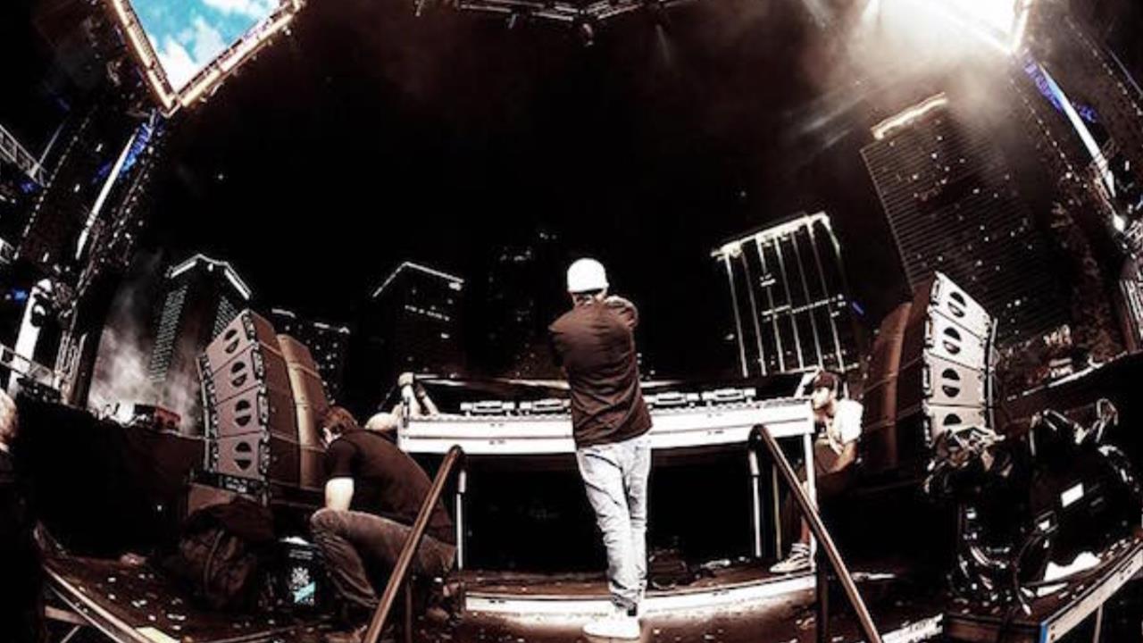 Avicii - Avicii Live Ultra Music Festival 2013