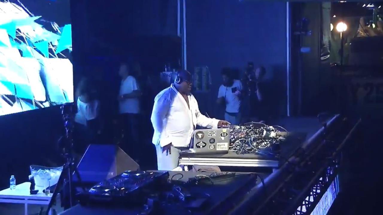 Carl Cox - Live @ Space Closing Fiesta 2016 UMF Stage